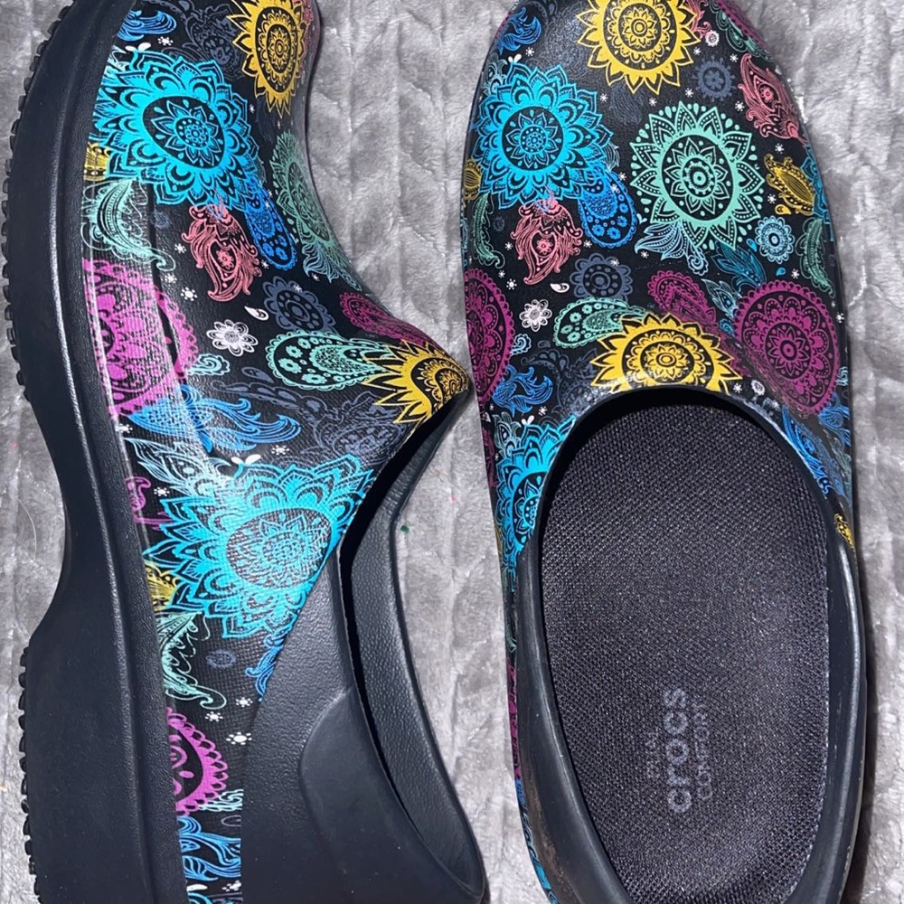 Size 8 women’s CROCS clogs